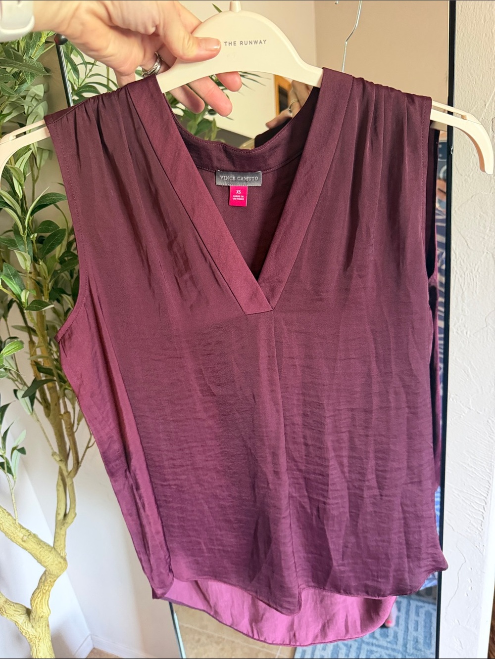 Vince Camuto Deep Plum V-Neck Sleeveless Camisole